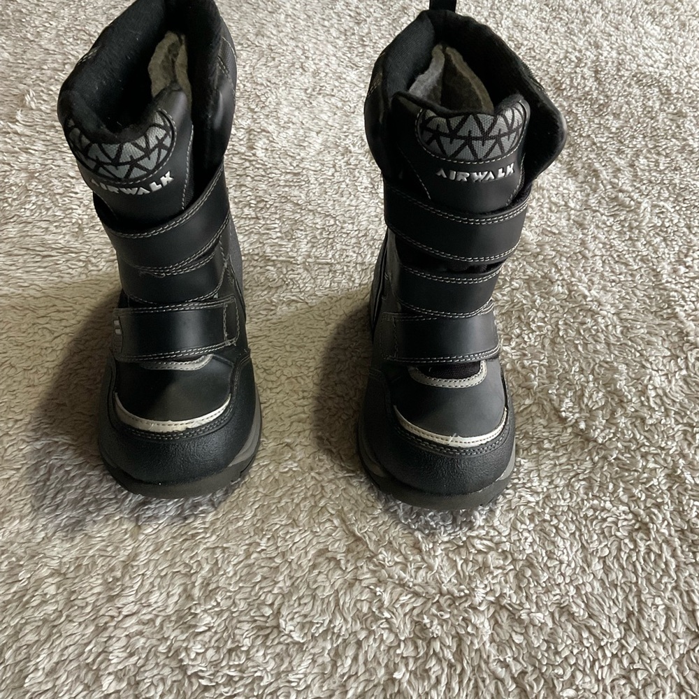 Airwalk Kids Black Winter Boots Size 10